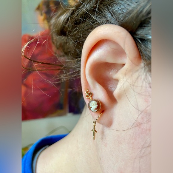 Gorgeous - Vintage Cameo Studs 14K - Picture 7 of 10